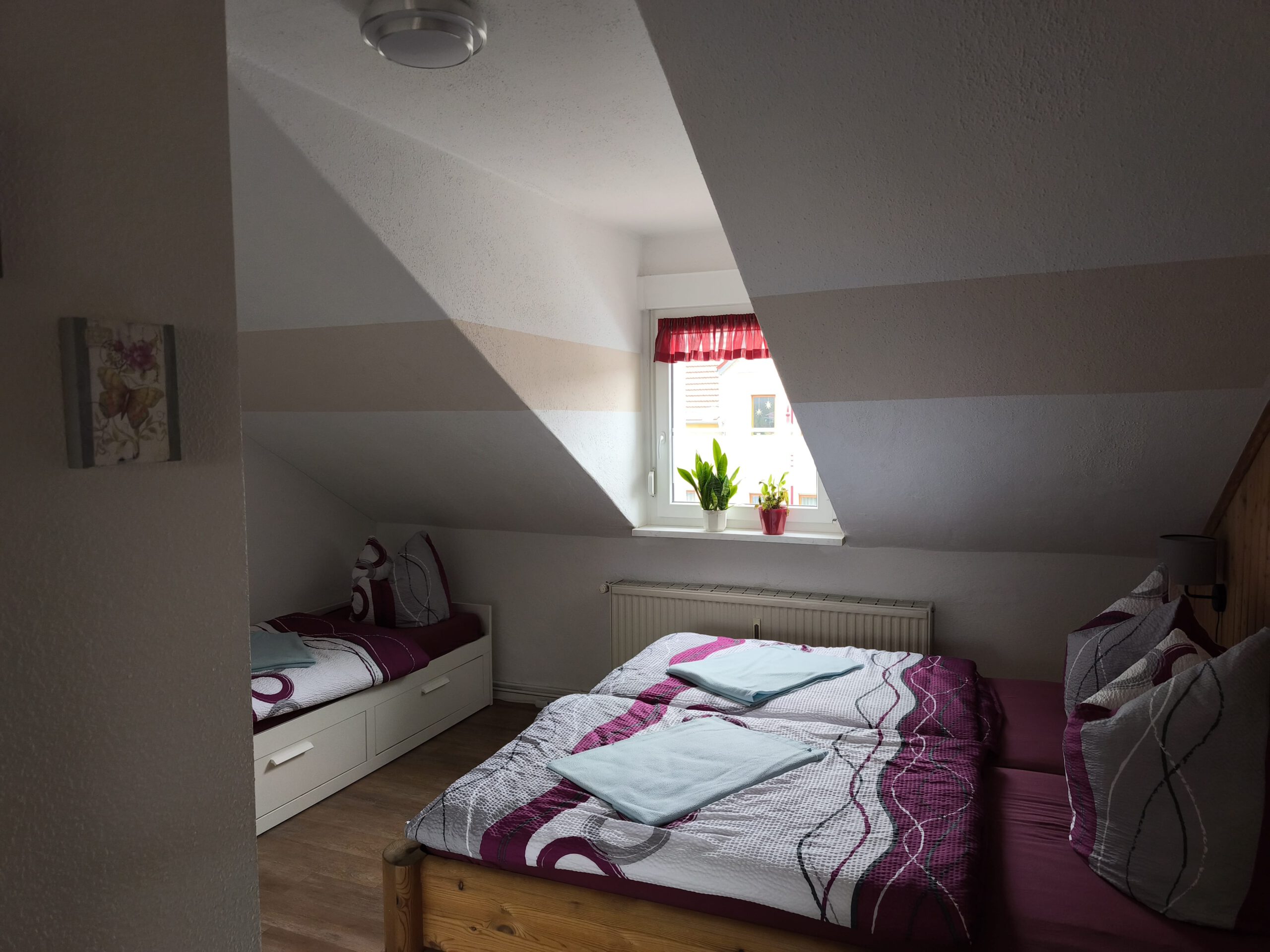 Schlafzimmer Ferienwohnung Zimmer 4 Pension Bane